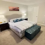Cozy Home Near Calgary Airport