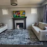 Cozy Home Near Calgary Airport