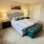 Cozy Home Near Calgary Airport