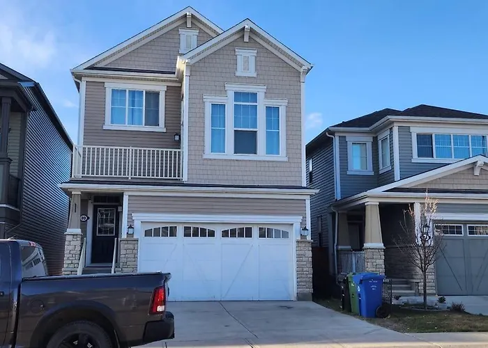 Cozy Home Near Calgary Airport