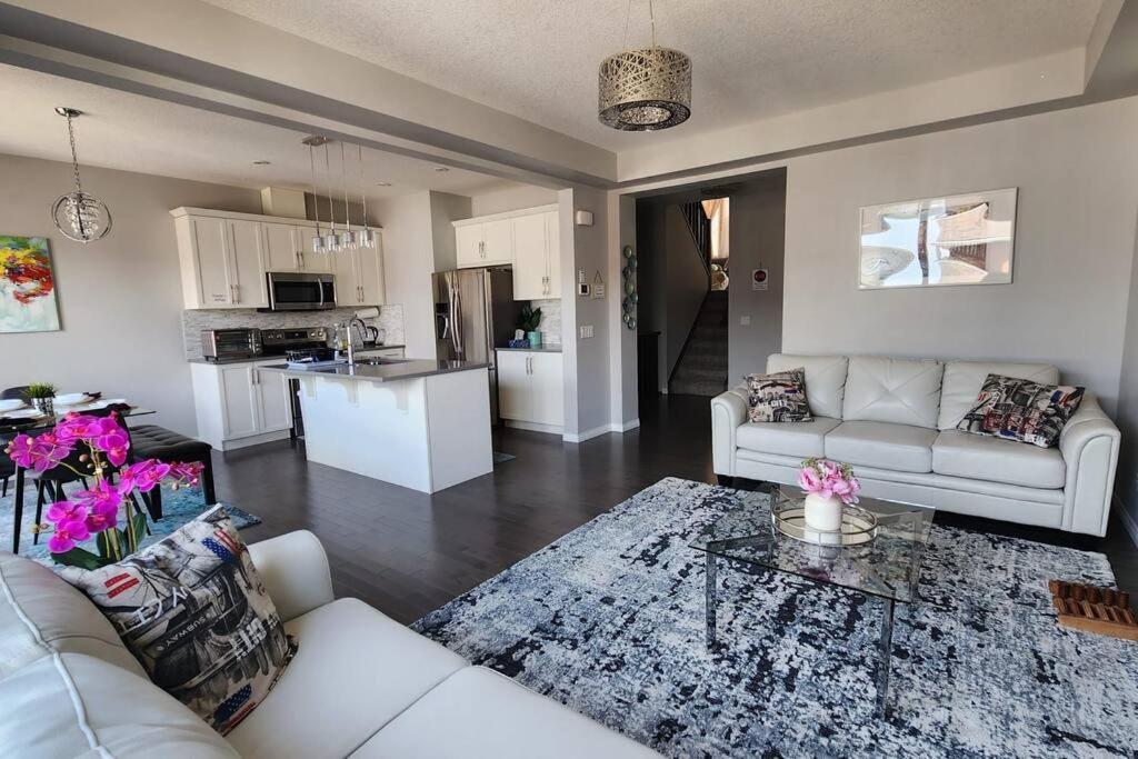 Cozy Near Airport Calgary