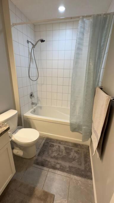 Cozy Near Airport * Calgary